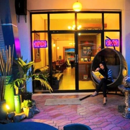 Lawaan Garden Inn Рохас Экстерьер фото